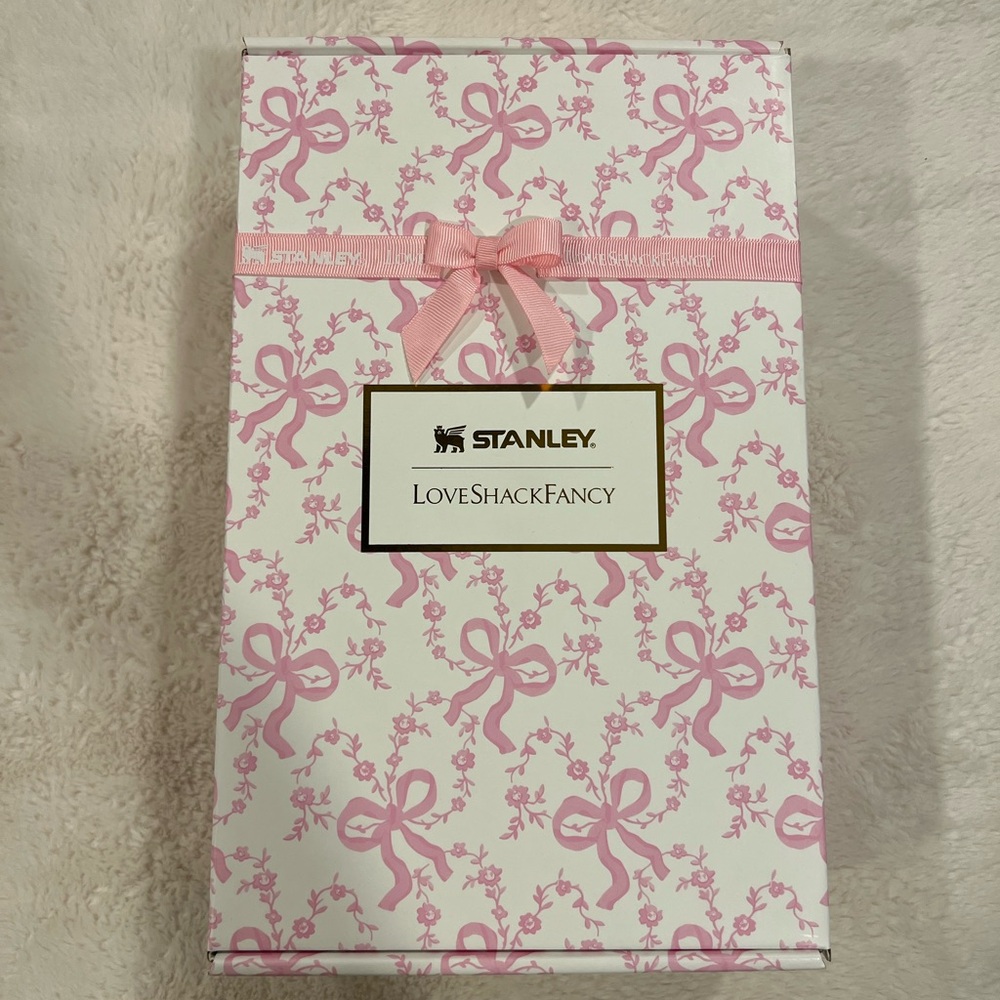 Stanley Quencher H2.0 Tumbler Pink and White Floral - Picture 5 of 7